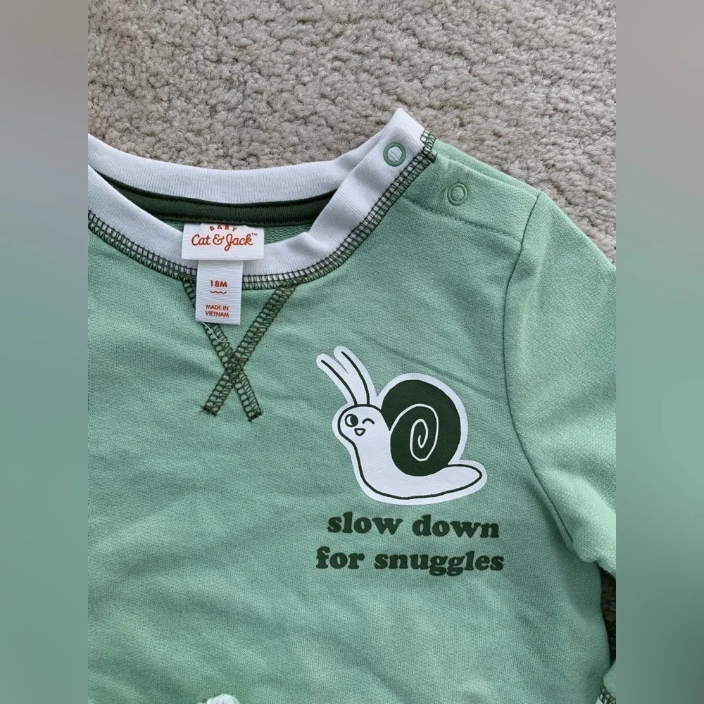 Cat & Jack NWT Size 18 Months Snail Sweatshirt Set